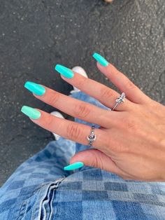 Bright Mint Green Nails, Summer Mint Nails, Spring Acrylic Nails Simple, Minty Blue Nails, Spring Nails Mint Green, Mint Acrylics, Pastel Turquoise Nails, Summer Nail Ideas Acrylic Short, One Hand One Color Nails