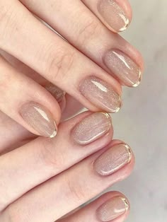 Wedding Simple Nails, Short Nails Nail Art Simple, Nail Nude Design, Moh Nails, Bridal Nails Gold, Nude Nail Designs Classy, Subtle Gold Nails, Nude Color Nails With Design, Nail Art Nude Color