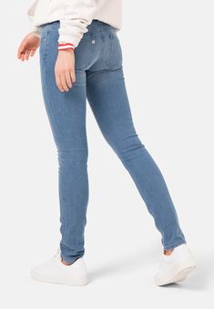 MUD Jeans | Skinny Lilly - Pure Blue | 75% Organic Cotton, 23% Recycled Cotton, 2% Elastane Mud Jeans, Pocket Jeans, Recycled Cotton, Levi Jeans, Organic Cotton, Slim Fit, Pure Products