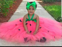 Full Length Watermelon Tutu Dress Includes: -Full Length pink tutu Dress on No Roll Elastic. The top is wrapped in Green Satin Ribbon with a halter top. Embellished with a Black Felt seeds. PLEASE NOTE HEADBAND NOT INCLUDED. We hand make each tutu when you order. We fit as much tulle as we can so your tutu is extra full and stunning. We highly recommend sending us measurements of the recipient so that we can give you a custom fit. Please send the following measurements: -Measurement around chest Halloween Watermelon, Baby Tutu Costume, Halloween Kostüm Baby, Kostüm Baby, Watermelon Costume, Baby Halloween Costume, Watermelon Dress, Costume Tutu, Crazy Costumes