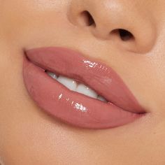 My Lip Shine Lacquer is a 2-in-1, lightweight formula that delivers the color payoff of a lipstick and luminous shine of a gloss. This nourishing formula leaves lips ultra-soft while the non-sticky texture is comfortable to wear. - Kylie Cosmetics. Color: felt cute. 3 g. Kylie Lips, Brown Skin Makeup, Shiny Lips, Lip Shine, Lip Lacquer, Cosmetic Shop, Eye Makeup Art, Nude Lip, Lip Fillers