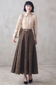 Vintage Plaid Skirt Outfit, Long Skirt Academia, Wool Long Skirt, Dark Academia Long Skirt, Long Skirts Winter, Long Plaid Skirt Outfit, Long Skirt Outfits For Fall, Long Vintage Skirt, Vintage Skirt Outfit