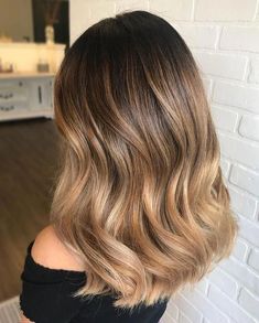 Medium Length Balayage Brown To Blonde, Hair Color Chocolate, Hot Hair Colors, Balayage Blonde, Hair Color Light Brown, Penteado Cabelo Curto