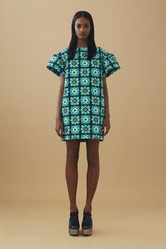 House of Holland Resort 2014 Fashion Show Collection: See the complete House of Holland Resort 2014 collection. Look 16 Henry Holland, House Of Holland, African Inspired Fashion, Africa Fashion, 2014 Fashion, African Inspired, Outfits Casuales, London Fashion Week