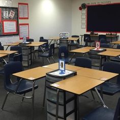 an empty classroom with desks and chairs