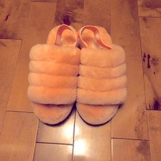 In Amazing Condition Pink Platform Ugg Fluffy Slippers With Ugg Strap. Size 5. Platform Ugg, Pink Platform, Pink Platforms, Fluffy Slippers, Womens Uggs, Ugg Shoes, Slippers, Conditioner, Pink