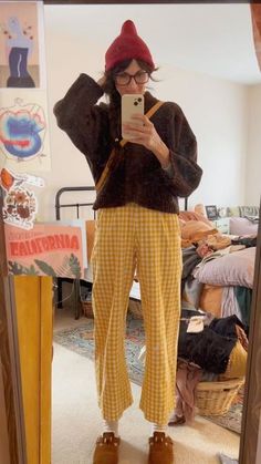 Vintage Market Outfit, Aesthetic Going Out Outfit, Eclectic Style Fashion, Barista Outfit, Dried Elderberries, Birkenstock Boston Outfit, Boston Outfits, Funky Pants