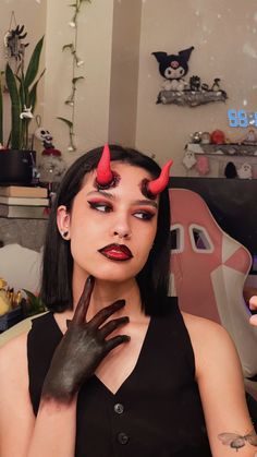 Demon halloween makeup costume idea easy halloween makeup Easy Demon Makeup, Demon Halloween Makeup, Demon Halloween Costume, Halloween Makeup Costume, Blood Makeup, Demon Makeup, Makeup Fake, Easy Halloween Makeup, Makeup Idea