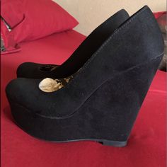 Black Suede Wedges New Never Used.. Trashy Outfits, Goth Shoes, Goth Nails, Shoes High Heels, Fancy Shoes, Black Wedges, Suede Wedges, Womens Shoes Wedges, Y2k Style