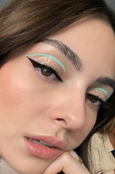 Colorful Eyeliner, Eyeliner Shapes, Make Up Inspo, Inspired Makeup, Fancy Makeup, Creative Eye Makeup, Creative Eye, Makeup Eyeliner