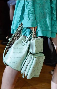 Stella McCartney at Paris Fashion Week Spring 2019 - Details Runway Photos Stella Mccartney Runway, Ankara Bags, It Bags, Unique Purses, Vintage Bags, Designer Bags