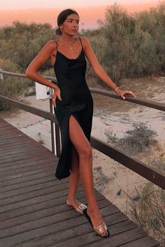 Para usar já: rasteirinha slide - Guita Moda Bali Summer Outfits, Minimal Streetwear, Combination Dresses, Chic Summer Dresses, Fiesta Outfit, Lovely Dresses, Girly Outfits, Classy Dress