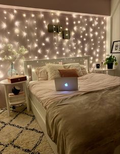 Bedroom with a bed, Christmas lights and a bed Bloxburg Christmas, Basic Room, Uni Bedroom, Decor Ideas Bedroom, Luxury Room Bedroom