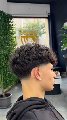 Fringe Fade Haircut Men, Curly Taper Fade Haircut, Taperfade Men Curly Hair, Tapper Fade Boys Haircut, Mexican Boy Haircut, Mid Blowout Taper, Curly Low Taper Fade