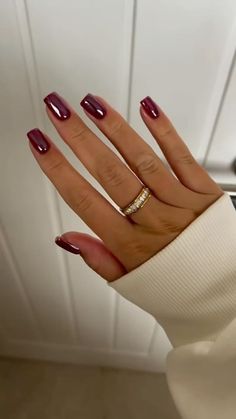 Elevate your work style with dark office nails! Discover chic colors, elegant designs, and tips to keep bold nails professional and office-appropriate. Short Nails Cherry Red, Cherry Cola Nails Square, Cherry Chrome Nails Almond, Chrome Red Nail, Christmas Nail Trends 2024, Wine Red Nails With Chrome, Summer Transition Nails, Deep Cherry Nails, Dip Manicure Colors