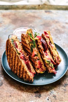 a sandwich cut in half sitting on top of a blue plate