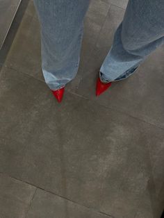 Shoes Pics Aesthetic, Red Heels Outfit Classy, Shoes Instagram Story, Slingback Heels Outfit, Red Heels Outfit, Ootd Red, Italian Glam, Red Kitten Heels, Gucci Nails