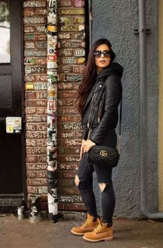 962e56a8a0b0420d87272a682bfd1e53desc48588590ri Timberland Boots Women Outfit, Timberland Outfits Women, Timbs Outfits, Seattle Street, Fall City, Timberland Outfits, Outfit Hoodie