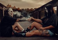 Halloween Styled Shoot, Spooky Halloween Pictures, Spooky Pictures, Halloween Costumes 2022, Horror Photos, Bouidor Photography, Friendship Photoshoot, Halloween Photography, Cute Couple Halloween Costumes