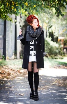 Le Happy Outfits, Luanna Perez, Love Feeling, Chunky Scarf, Big Clothes, London Calling, Oversized Coat, Pinterest Fashion, Hairstyles Ideas