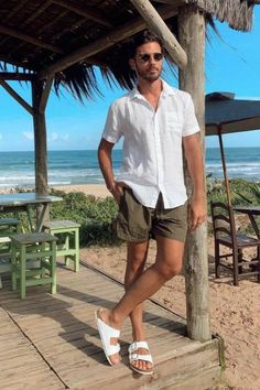 Herren sommer outfits Men’s Cancun Outfits, Casual Men Outfits Summer, Hawaii Shirt Outfits Men, Jesse Aesthetic, Mens Summer Outfits Casual, Boyfriends Outfits, Beach Date Outfit, Mens Vacation Outfits, Cancun Outfits