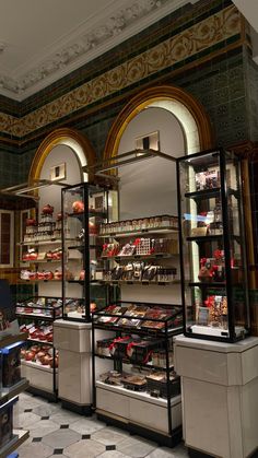 Harrods shopping London luxury food Chocolate Shop Aesthetic, Harrods Food Hall, Candy Shops, Presents For Mum, Sweet Shop, Cafe Interior Design, Food Hall, Chocolate Shop, Japanese Restaurant