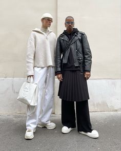 Men Skirt Outfits, Genderless Outfit, Genderless Aesthetic, Futuristic Streetwear, Streetwear Skirt, Guys In Skirts, Ny Outfits, Gender Fluid Fashion, Couple Fits