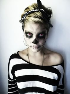 skeleton makeup Halloween Makeup Girl, Make Up Diy, Makeup Zombie, Halloweenský Makeup, Halloween Make-up Looks, Party Make-up, Creepy Halloween Makeup, Halloween Fest, Cool Halloween Makeup