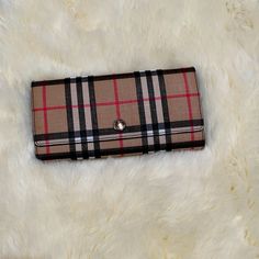 This Is A Burberry Wallet In Very Good Condition. Can Also Be Worn As A Crossbody Bag With The Chain Provided. Burberry Wallet, The Chain, Burberry Bag, Wallets, Burberry, Crossbody Bag, Bag Lady, Size 7, Wallet