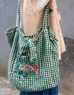 Features: Item: Shoulder Bag  Style: Country style/ Retro style Gender: Female Color: Green, Red Material: Canvas Pattern: Embroidery Occasion: Casual Closure Type: / Size: 40cm*48cm Patchwork Bags, Leather Bag Women, Bag Style, Cute Bags, Green Bag, Sewing Inspiration, Style Retro, Country Style