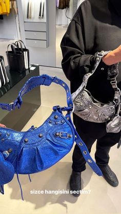 Balenciaga Style, Handbag Essentials, Blue Accessories, Neue Outfits, Luxury Purses, Girly Accessories