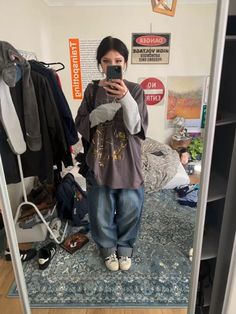 Teenage Dirtbag Outfit, Denim Sweatpants, Find Your Own Style, Baggy Outfit Ideas, Trending Aesthetic, Unique Streetwear, Streetwear Inspiration, Alt Rock