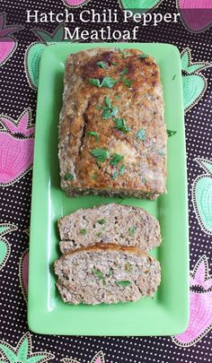 Food Lust People Love: This hatch chili pepper meatloaf is flavorful and tender. It’s a meaty well-seasoned main course, made with both ground turkey and beef. So easy too! Chili Meatloaf, Bison Meatloaf, Hatch Chili Peppers, Ground Turkey Meatloaf, Meat Chili, Chili Relleno