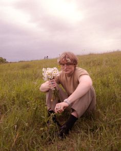 Spring, men, vintage, flowers Giving Flowers Pose Reference, Guy Picking Flowers, Man In Flower Field, Old Money Semi Formal, Happy Man Aesthetic, Flower Crown Pose Reference, Person Picking Flowers, Spring Aesthetic Outfit Men, Male Gardener Aesthetic