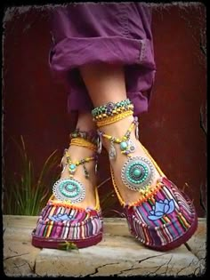 ♡ Hippie Elegante, Bohemian Shoes, Boho Mode, Barefoot Sandal, Mode Hippie, Estilo Hippie, Mode Boho, Bohol, Styl Boho