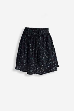 We love this playful skirt with its pretty dark blue florals, perfect for the beach or a day in the sun. This cute floral skirt is both stylish and comfortable. It looks effortlessly chic when paired with a white t-shirt or tank and sneakers and big sunglasses for a fun day out grabbing coffee with friends. Featuring an adjustable drawstring and flared finish, this skirt is great to grab and go! Details:Made from 100% Bemberg™ CrepeElasticated waist with drawstringPockets on both sidesGarment le Travel Pants Women, City Wear, Travel Skirt, Resort Casual, Vacation Outfits Women, Womens Dress Tops, Formal Wear Women, Big Sunglasses, Travel Clothes Women