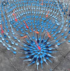 a large group of blue and red spoons arranged in the shape of a circle