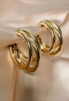 Jewellery Photography Inspiration, Jewelry Photography Styling, Classy Jewelry, Solid Gold Jewelry, Jewelry Photography, Girly Jewelry