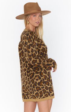 Take on the country club in this leopard sweater mini dress.This features a deep v neckline and ribbed detailing with two tone color blocking. Transition with boots or bring on the sunshine in your favorite platform sneaks! Bell Bottoms And Sweater, Kimono Crop Top, Maternity Bridesmaid Dresses, Sweater Mini Dress, Bridesmaid Colors, Dress Leopard, Bride Hat, Plus Size Bridesmaid, Leopard Sweater