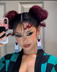 Female Tanjiro Cosplay Ideas, Gender Bent Cosplay, Tanjiro Halloween Costume, Iconic Hot Halloween Costumes, White Hair Costume Ideas, Mulan Inspired Makeup, Cosplay With Red Hair, Red Hair Halloween Costumes Women, Red Head Cosplay