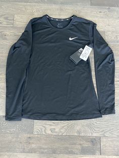 Long Sleeve Sports Top, Softball Training, Nike Long Sleeve, Training Tops, Sports Top, Running Clothes, Athletic Outfits, Active Wear Tops, Things To Buy