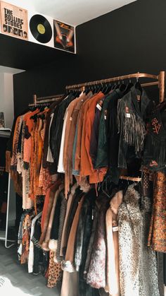 Clothing Stores Aesthetic, Vintage Boutique Aesthetic, Vintage Shopping Aesthetic, Vintage Clothing Booth, Moody Boutique, 70s Boutique