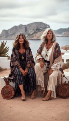 Boho chic Ibiza style midlife outfits with kimonos ☼๑♥ A timeless style that fits perfectly with women in their midlife. Boho chic is more than just a fashion choice; it’s a lifestyle that values ​​self-expression, creativity, and a connection to nature. By mixing and matching different textures, patterns, and colors, you can create a unique and personalized look that reflects your free spirit. ☼๑♥ AI generated Bohemian Woman Style, Desert Aunt Style, Luxury Bohemian Kimono For Women, Music Festival Outfits For Women Over 40, Office Boho Outfit, Boho Outfits Fall, Winter Boho Outfits Cold, Boho Coachella Outfits, Women Over 50