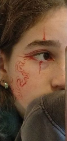 Face paint Makeup Inspo Natural Eyeliner, Cosplay Ideas Aesthetic, Demon Slayer Eyeliner, Showering Reference, Unique Face Painting Ideas, Angular Makeup, Before Shower Makeup, Funky Eyeliner Looks, Eyeliner Reference