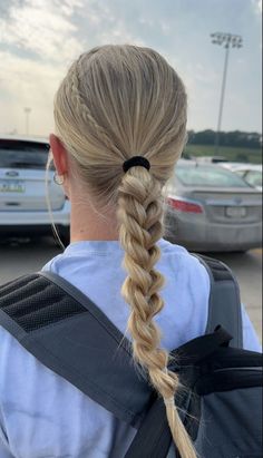 Chill Braided Hairstyles, Sports Hairstyles Aesthetic, Week Hairstyles For School, Color Run Hairstyles, Basic Ponytail Hairstyles, Hairstyles Up For School, Funky Braided Hairstyles, Cute Hairstyles For Schools, Low Softball Hairstyles