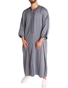 High Quality Casual Jubba Thobe in Grey Black. This high-quality casual jubba thobe in grey black is a versatile and stylish garment that can be worn for a variety of occasions. It is made from soft and breathable polyester fabric, and features a loose fit that allows for freedom of movement. The thobe has a long sleeve design and a mandarin collar. This thobe is perfect for everyday wear, as well as for special occasions such as Eid and Ramadan. It can be dressed up or down, and it is sure to k Linen Robe, Ethnic Gown, Men's Robes, Islamic Dress, Muslim Outfits, Hip Dress, Ethnic Style, Dress Robes, Night Shirt