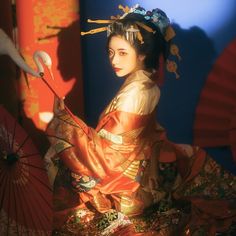 References Photography, Japanese Princess, Japanese Lantern, Red Kimono, Traditional Japanese Kimono, People Poses, Poses For Photos, Asian Outfits, Traditional Fashion