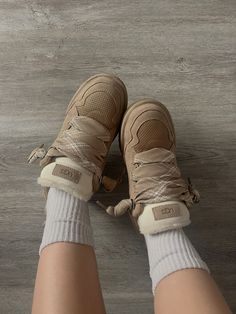 ugg lowmel⭐️ Cute Uggs, Pretty Sneakers, Trendy Shoes Sneakers, Simple Shoes, Trendy Outfits For Teens, Dream Gift, Girly Shoes, Shoe Inspo, Boots Fall