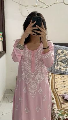 Chikankari suit #chikankarikurti #pinkurti #mirrorselfieideas Chicken Curry Dress Design, Pink Chikankari Kurta With Jeans, Everyday Kurti Outfits, Kurta Outfits Women Casual, Chicken Curry Kurti, Pink Kurti Outfit, Chikankari Kurta Lucknowi, Pakistan Kurti, Kurti Girl