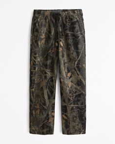 Comfortable sweatpants in our softAF fleece fabric and new baggy-fit silhouette, with open-hem cuffs, exterior drawcords, side pockets and one back pocket for extra storage. Camo Pants Men, Camo Sweatpants, Winter Arc, Xmas 2024, Wood Clothes, Men's Bottoms, Man Clothing, Camo Fashion, Low Low